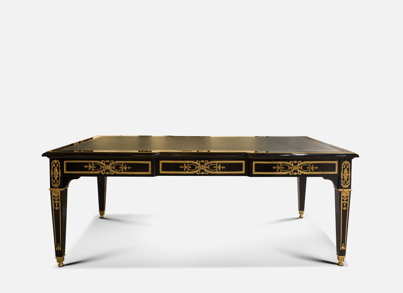 ART.1045-19 – Discover the elegance of luxury classic Desks and writing desks made in Italy by C.G. Capelletti. Luxury classic furniture that combines style and craftsmanship.