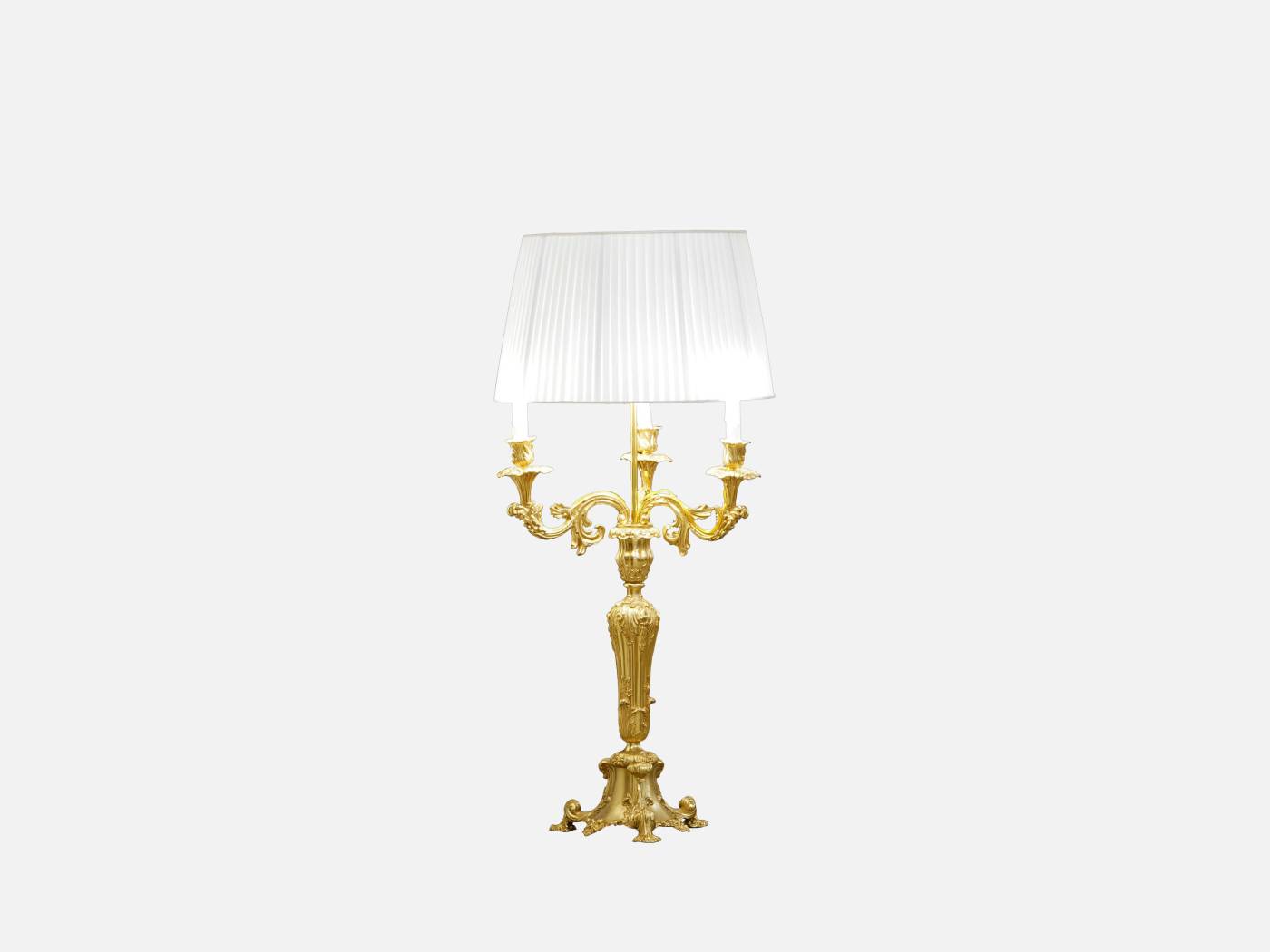ART. 2210 – Discover the elegance of luxury classic Lighting made in Italy by C.G. Capelletti. Luxury classic furniture that combines style and craftsmanship.