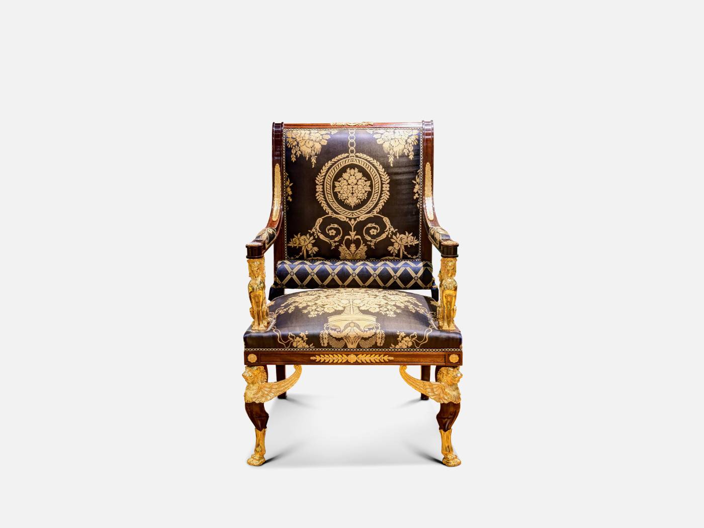 ART.780 – C.G. Capelletti Italian Luxury Classic Armchairs. Made in Italy classic interior design