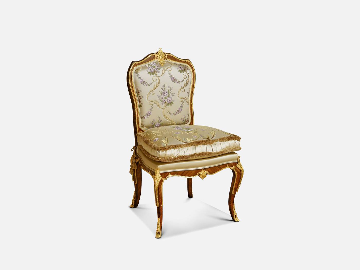 ART. 1094-6 – Discover the elegance of luxury classic Chairs made in Italy by C.G. Capelletti. Luxury classic furniture that combines style and craftsmanship.