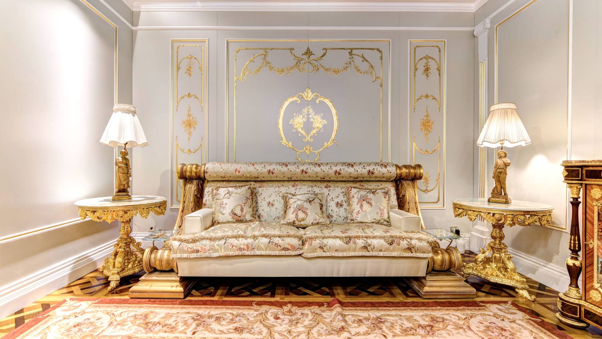 cg-capelletti-italian-luxury-forniture-entrance-0002