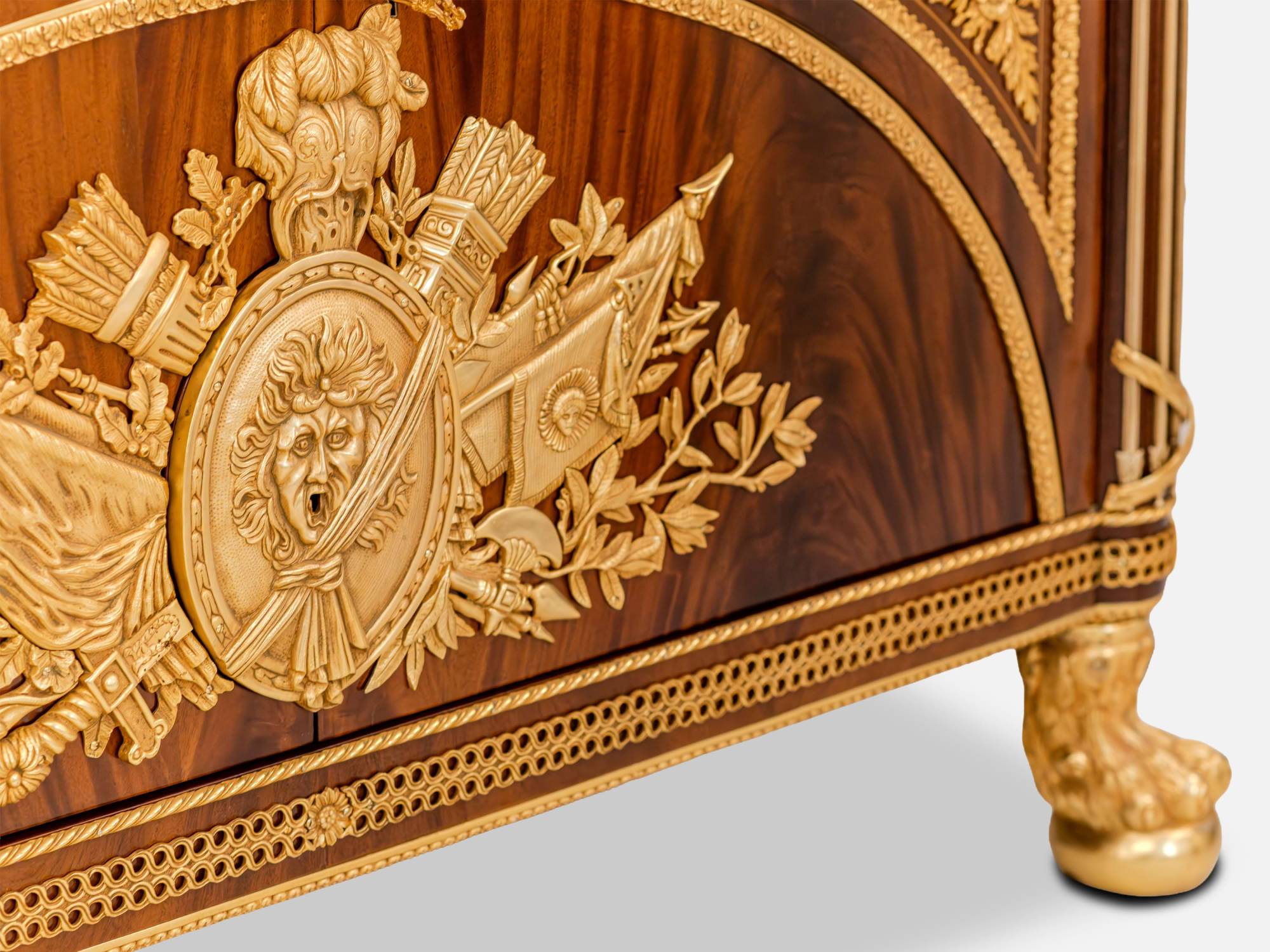 ART. 779 – The elegance of luxury classic Chest of drawers made in Italy by C.G. Capelletti.