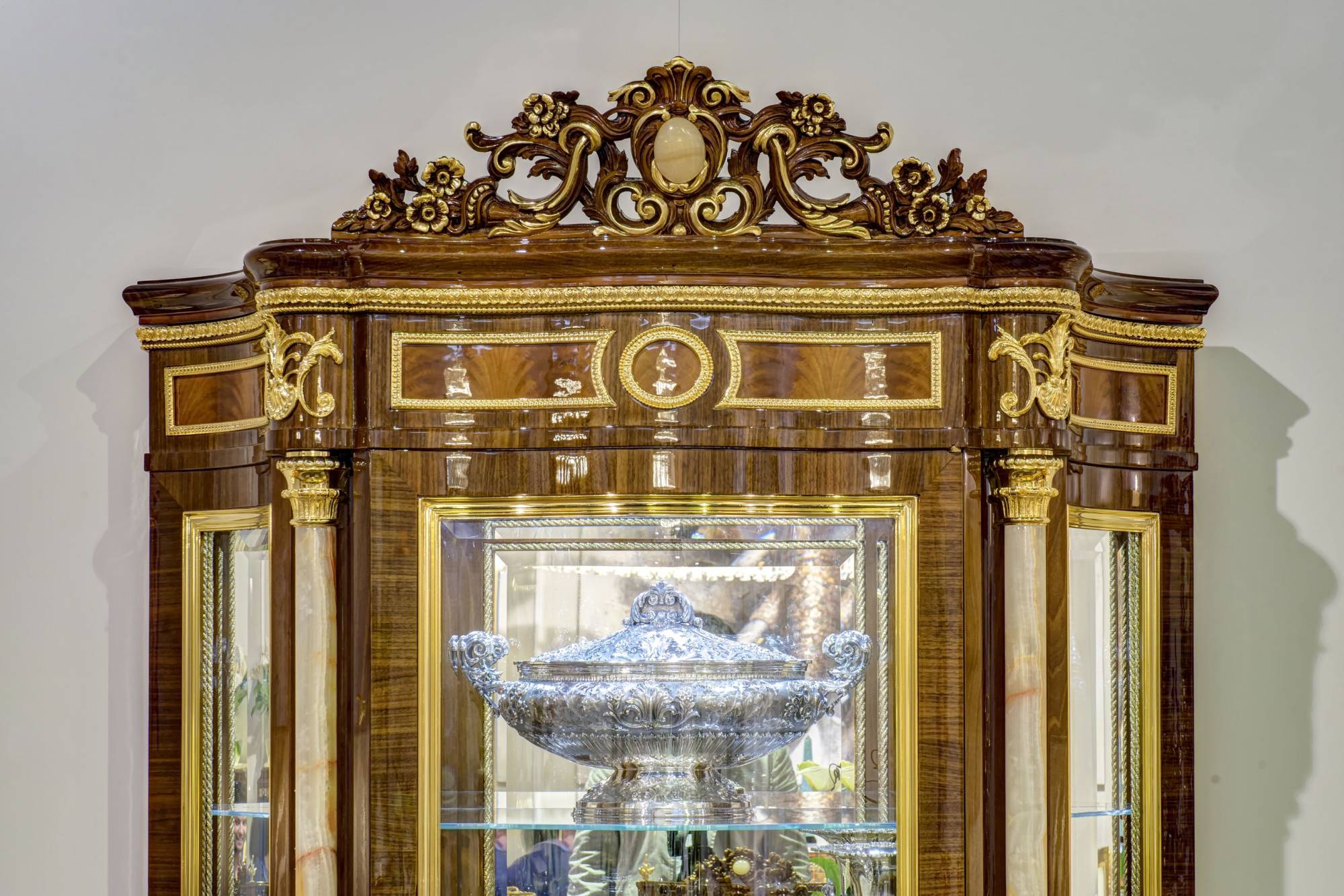 ART. 2072 - Ambienti con Vetrine e Librerie di lusso C.G. Capelletti in stile classico italiano