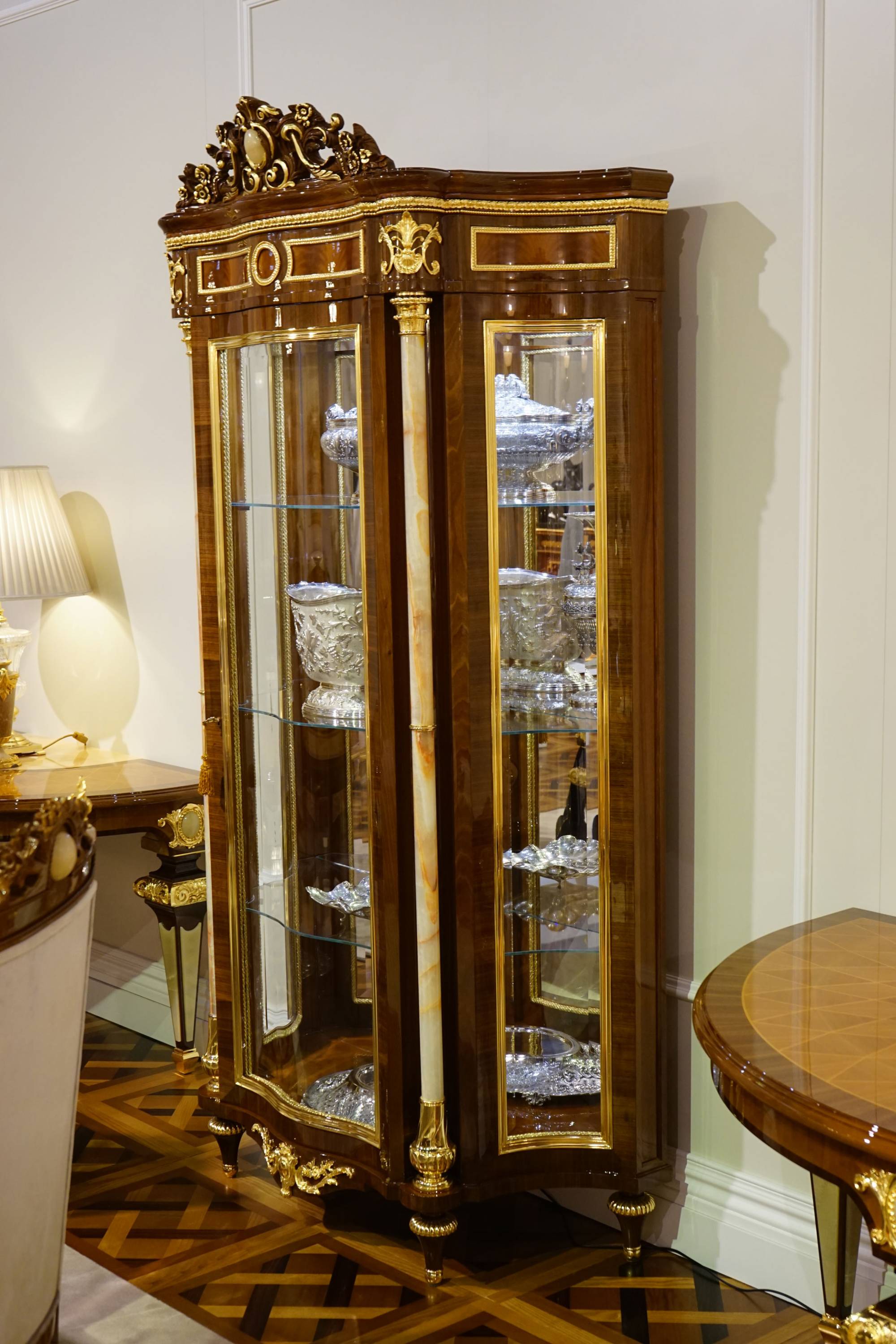 ART. 2072 - Vetrine e Librerie di lusso in stile classico made in Italy. Design di interni italiano C.G. Capelletti