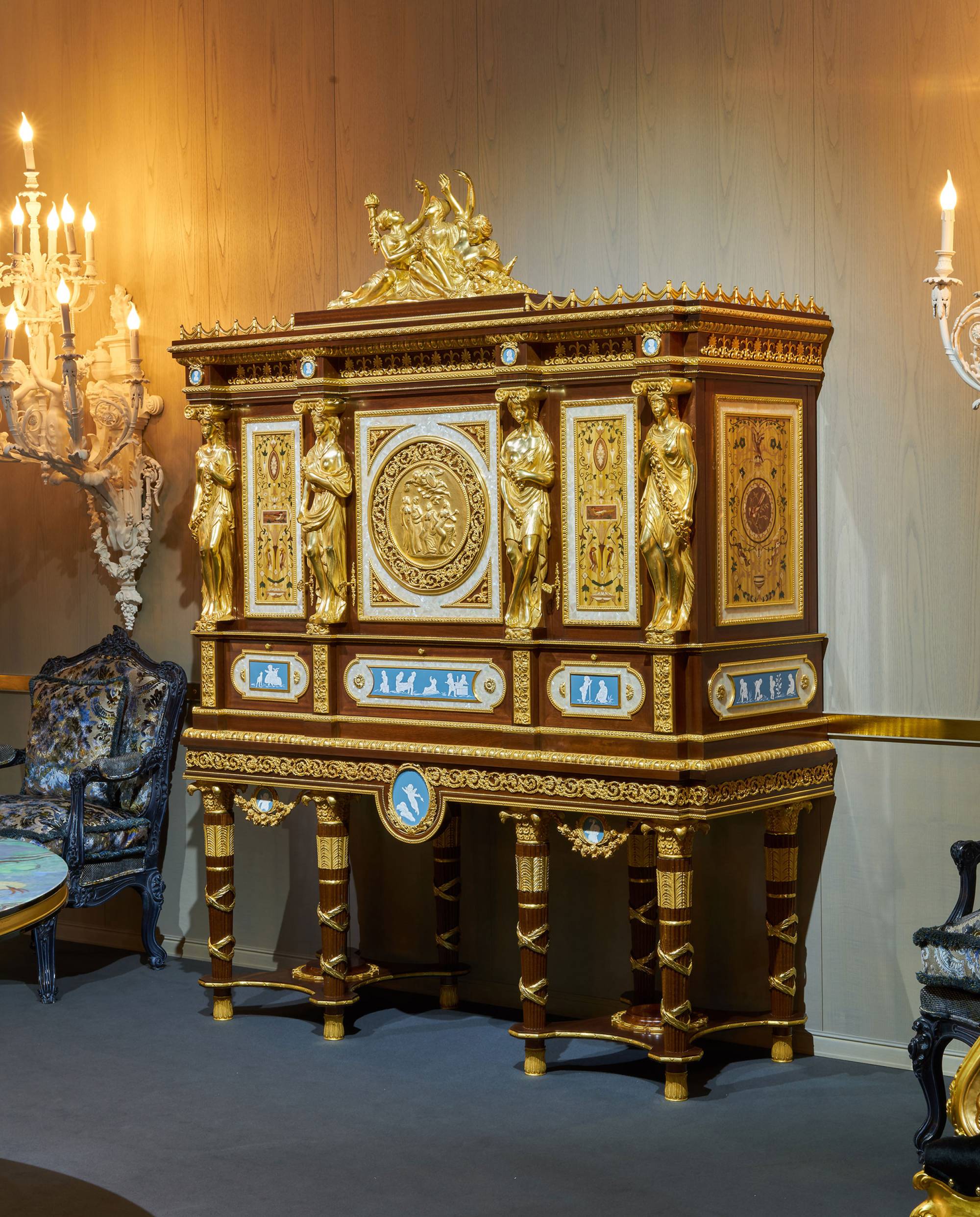 ART. 2162 - Masterpieces di lusso in stile contemporaneo made in Italy. Arredamento di lusso italiano C.G. Capelletti