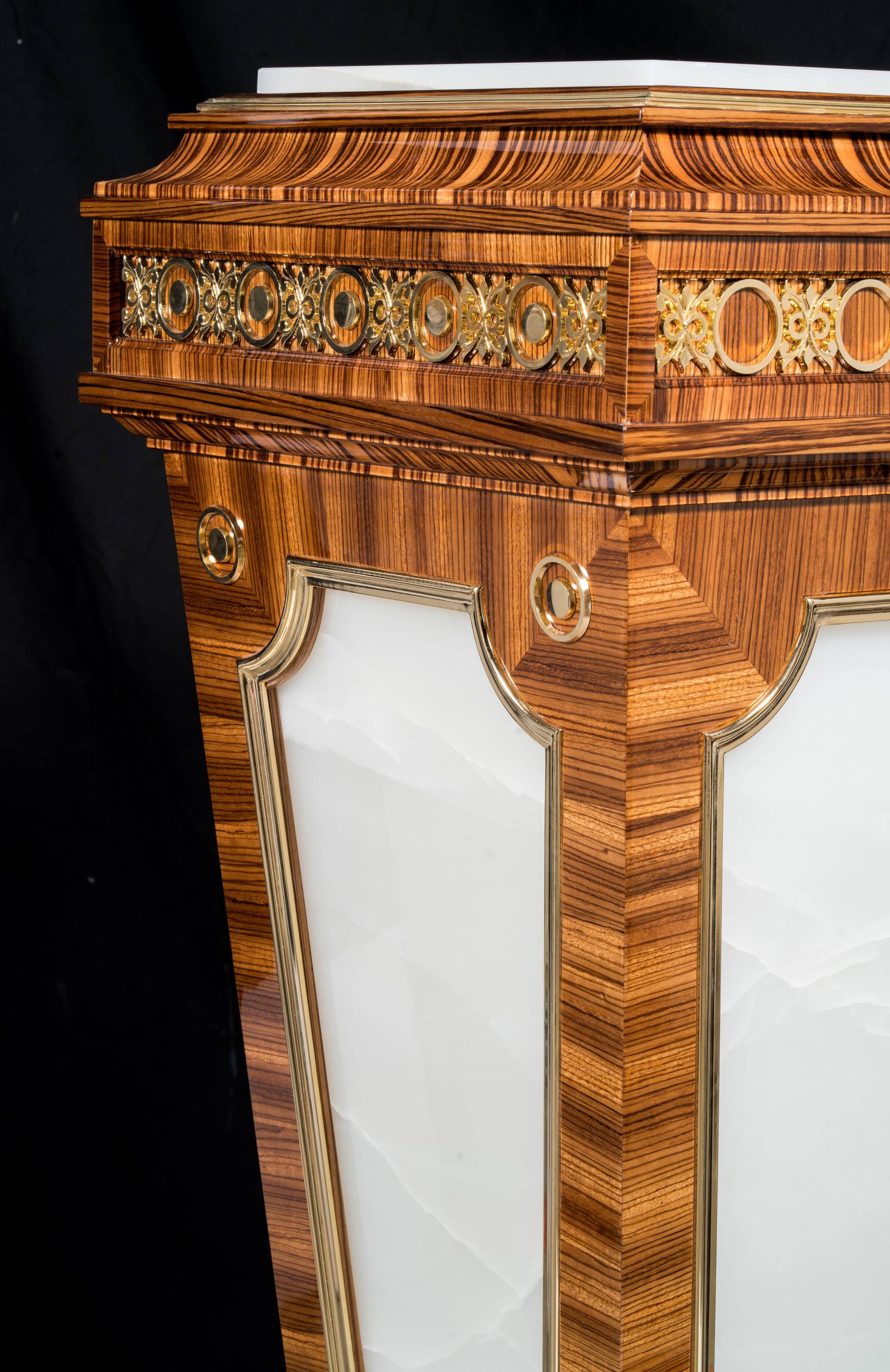 ART. 2080 – The elegance of luxury classic Colums made in Italy by C.G. Capelletti.