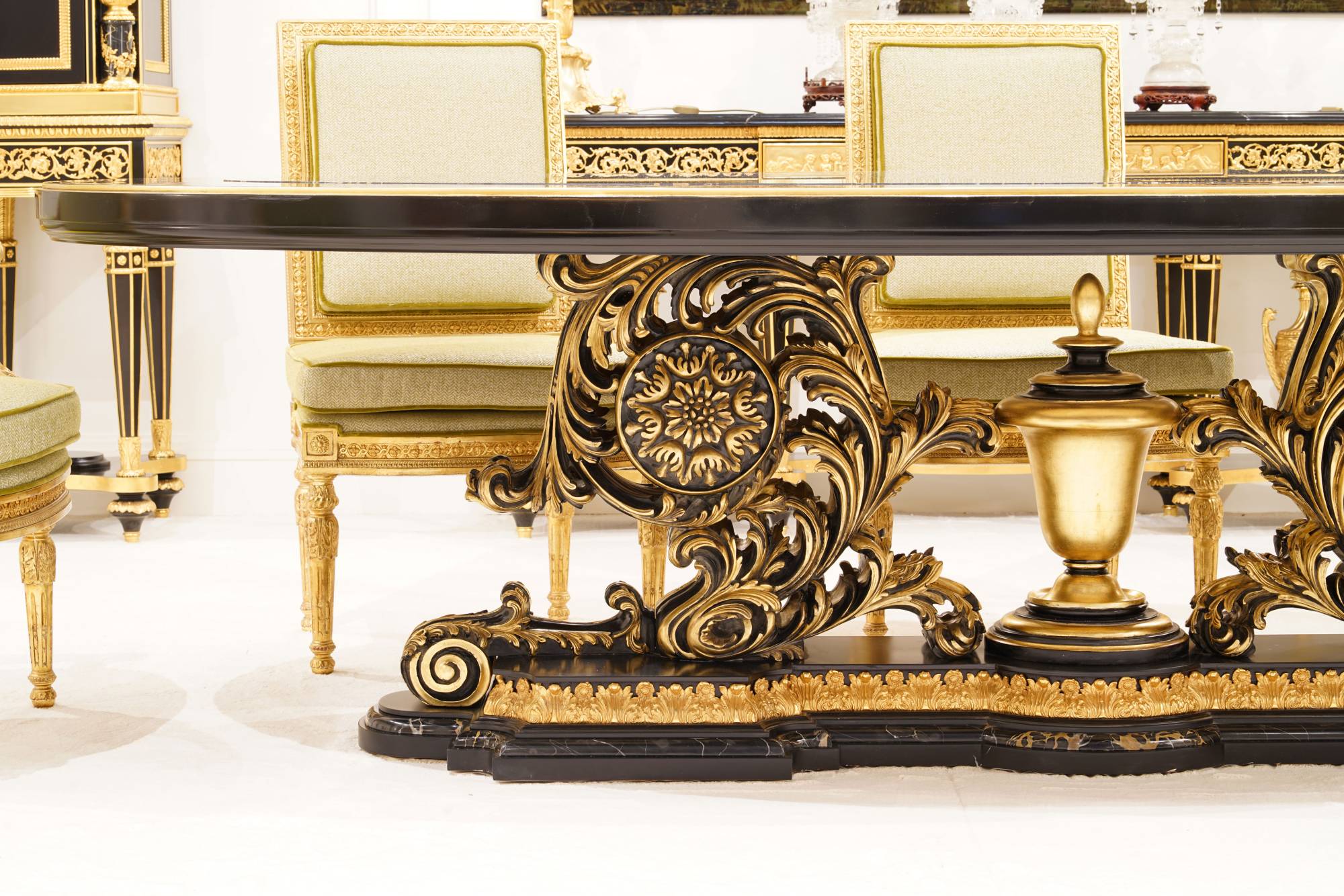 ART. 2204 – The elegance of luxury classic Tables made in Italy by C.G. Capelletti.