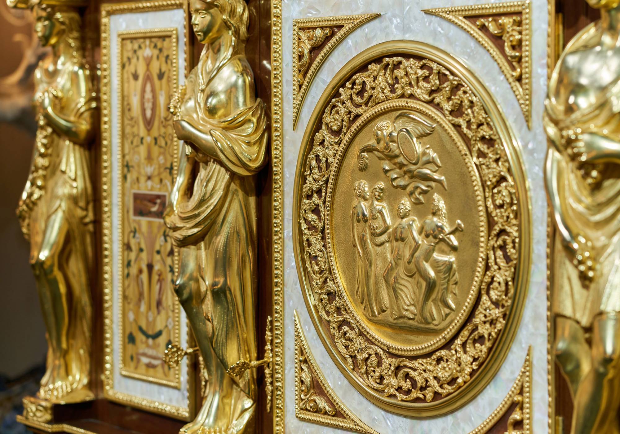 ART. 2162 - Masterpieces di lusso in stile contemporaneo made in Italy. Arredamento di lusso italiano C.G. Capelletti