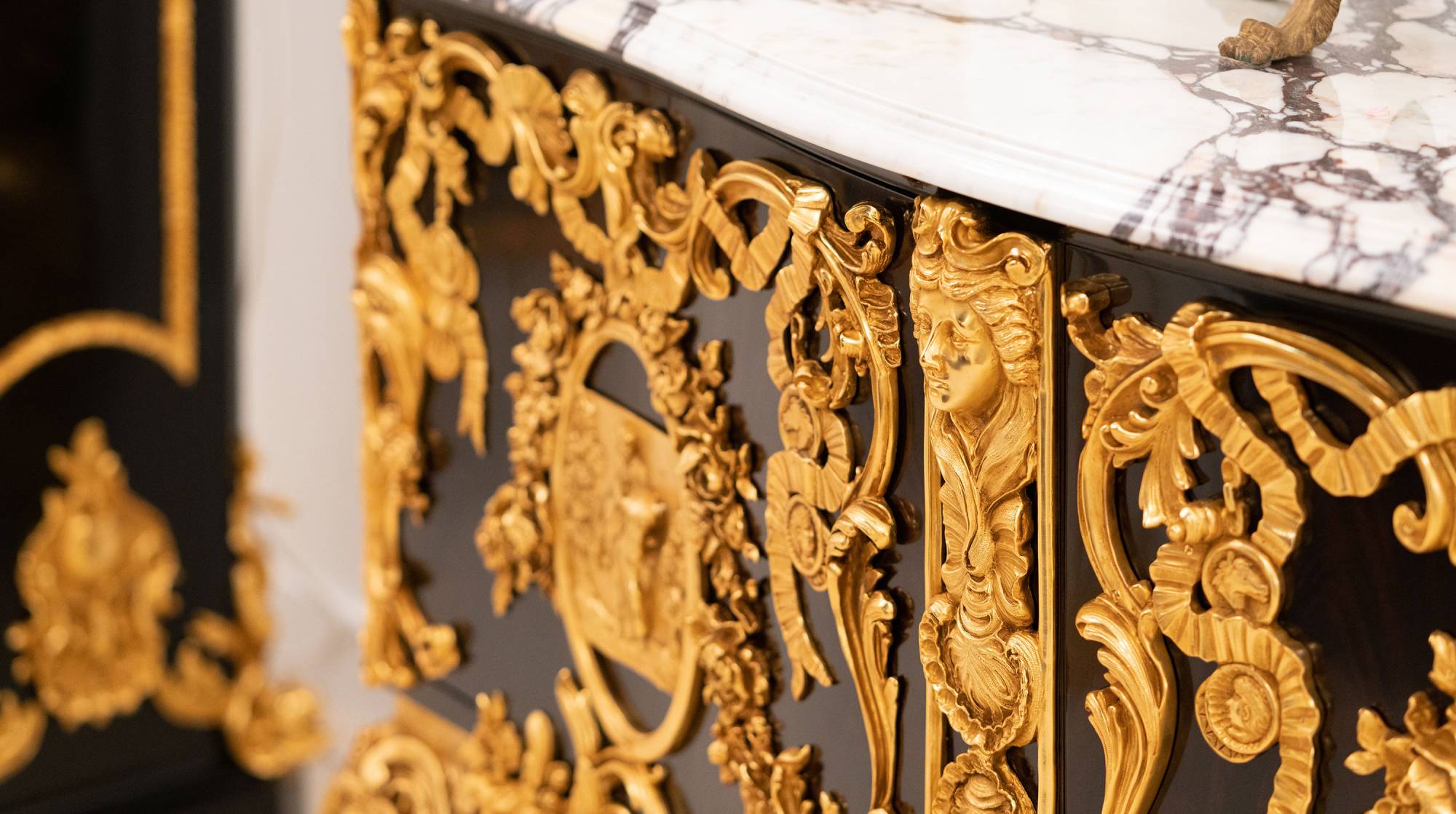 ART. 2143 – C.G. Capelletti Italian Luxury Classic Chest of drawers. Made in Italy classic interior design