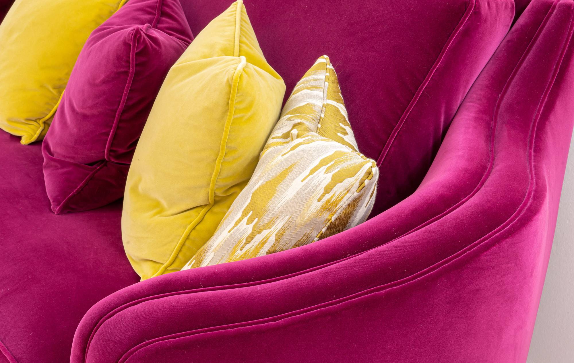 ART. 2184 – The elegance of luxury classic Sofas made in Italy by C.G. Capelletti.