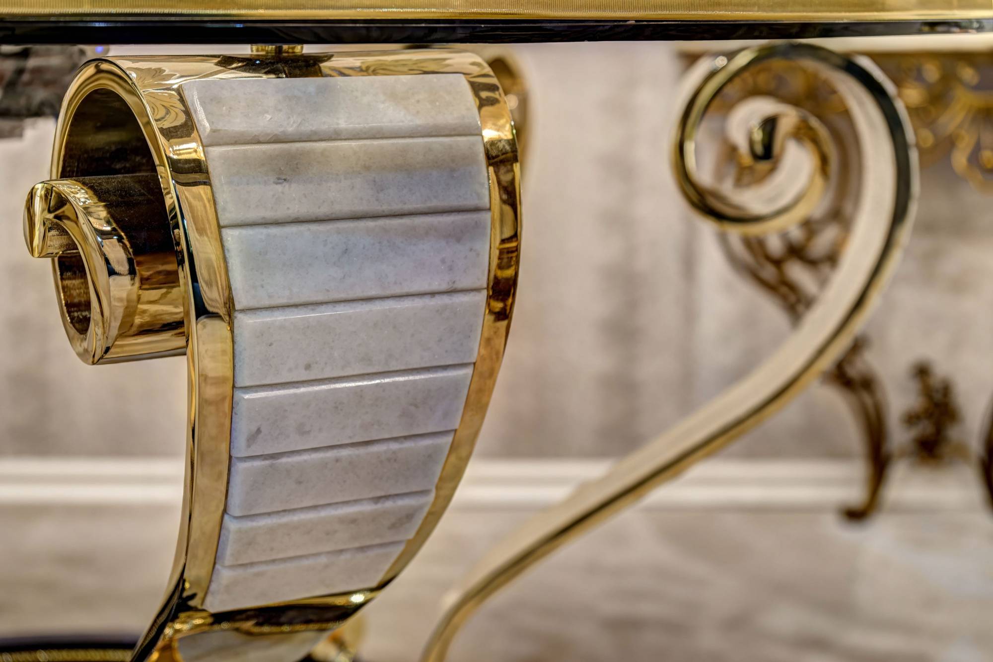 ART. 2084 - Tavoli di lusso in stile classico made in Italy. Design di interni italiano C.G. Capelletti