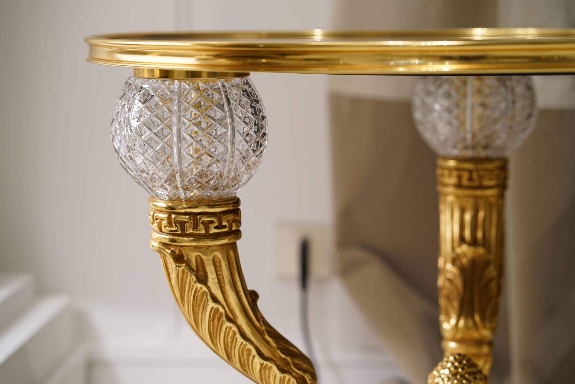 ART. 2212 – The elegance of luxury classic Small tables made in Italy by C.G. Capelletti.