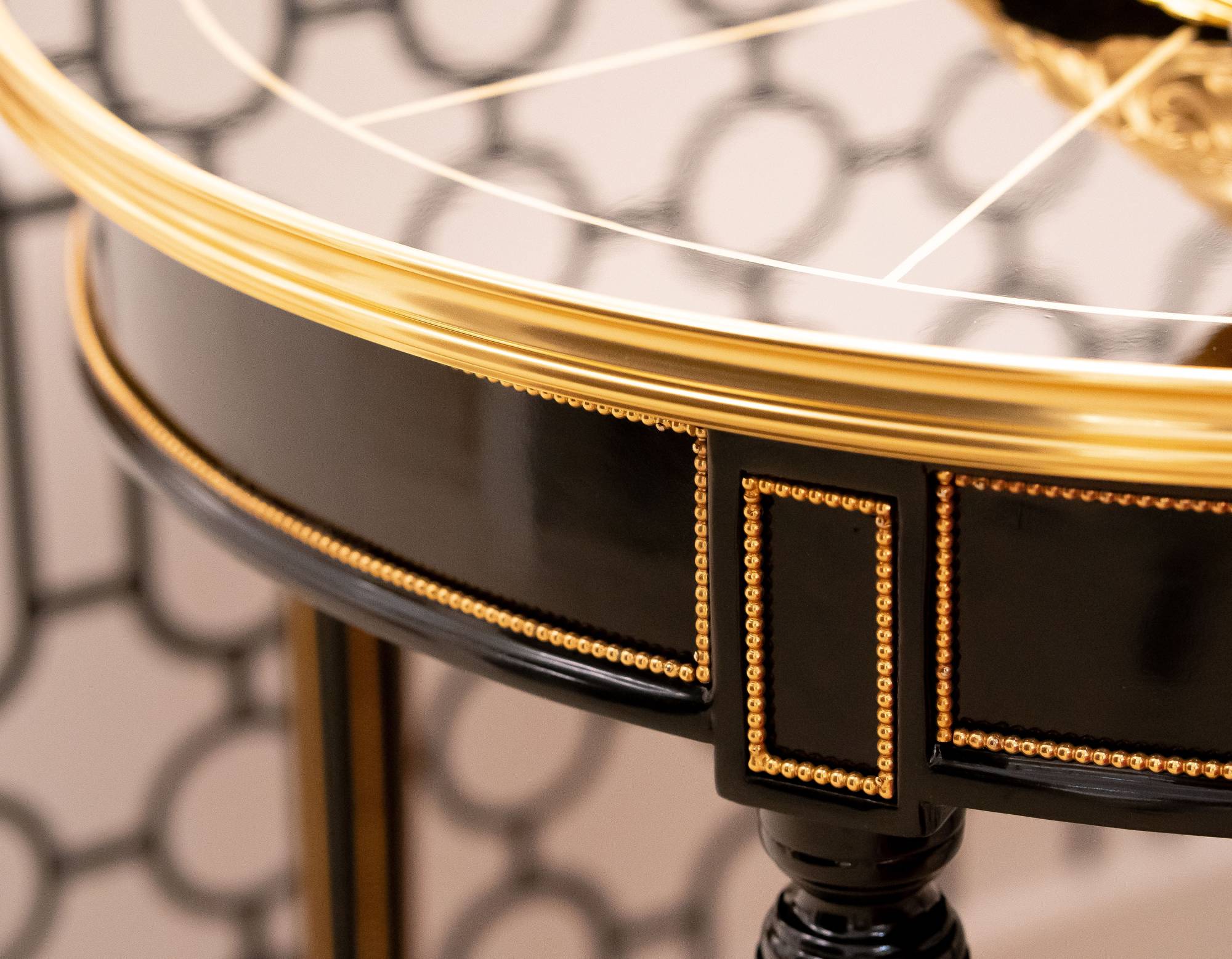 ART. 2376 – The elegance of luxury classic Small tables made in Italy by C.G. Capelletti.