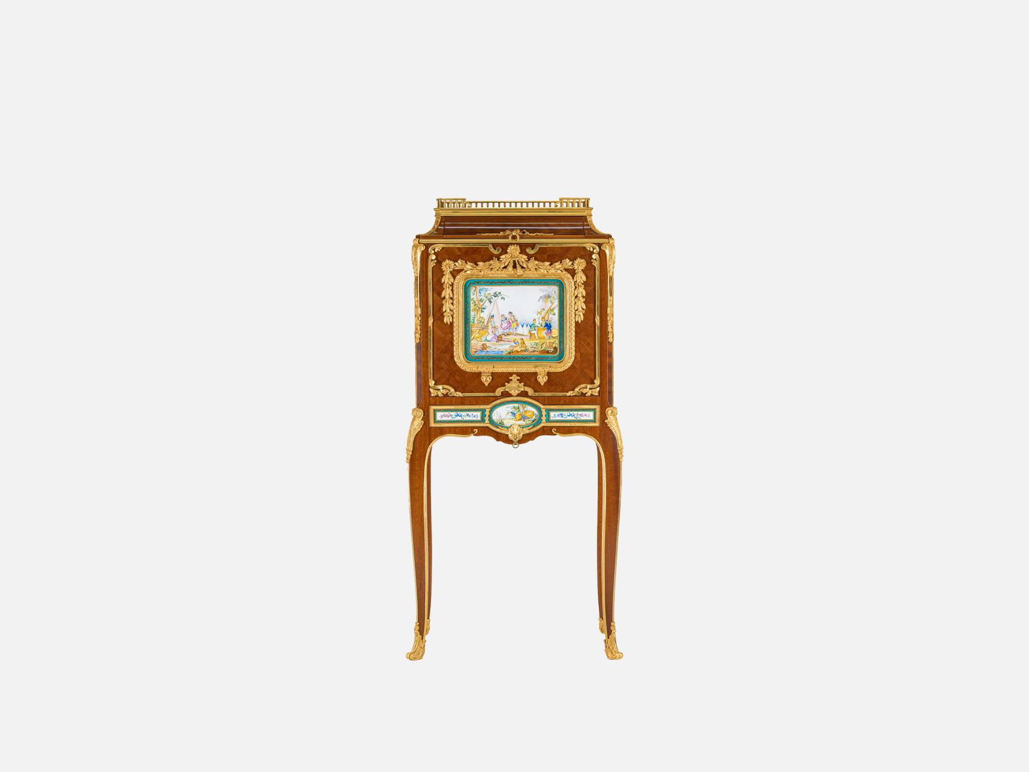 ART. 2366 &ndash; The elegance of luxury classic Desks and writing desks made in Italy by C.G. Capelletti.