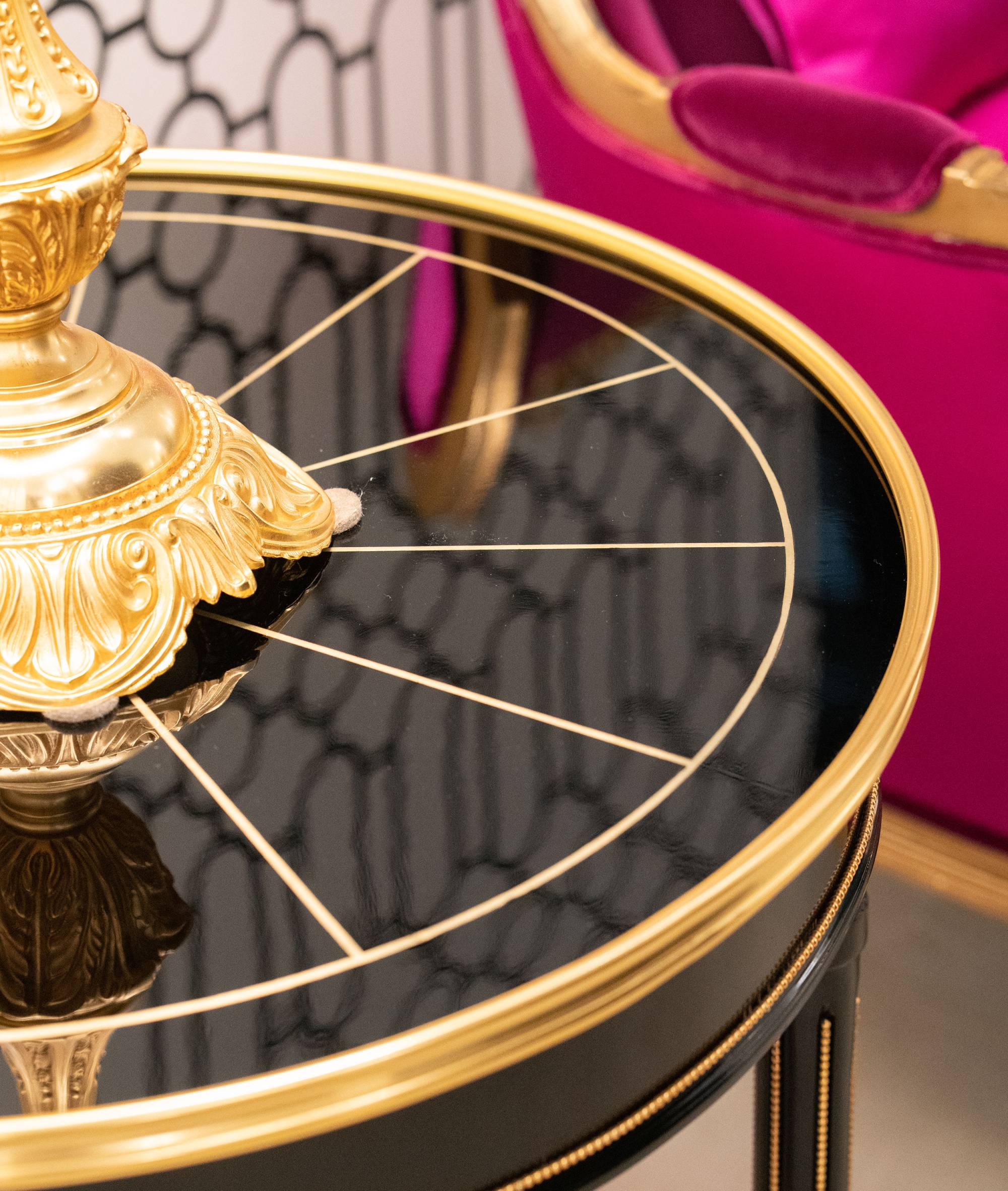 ART. 2376 – The elegance of luxury classic Small tables made in Italy by C.G. Capelletti.