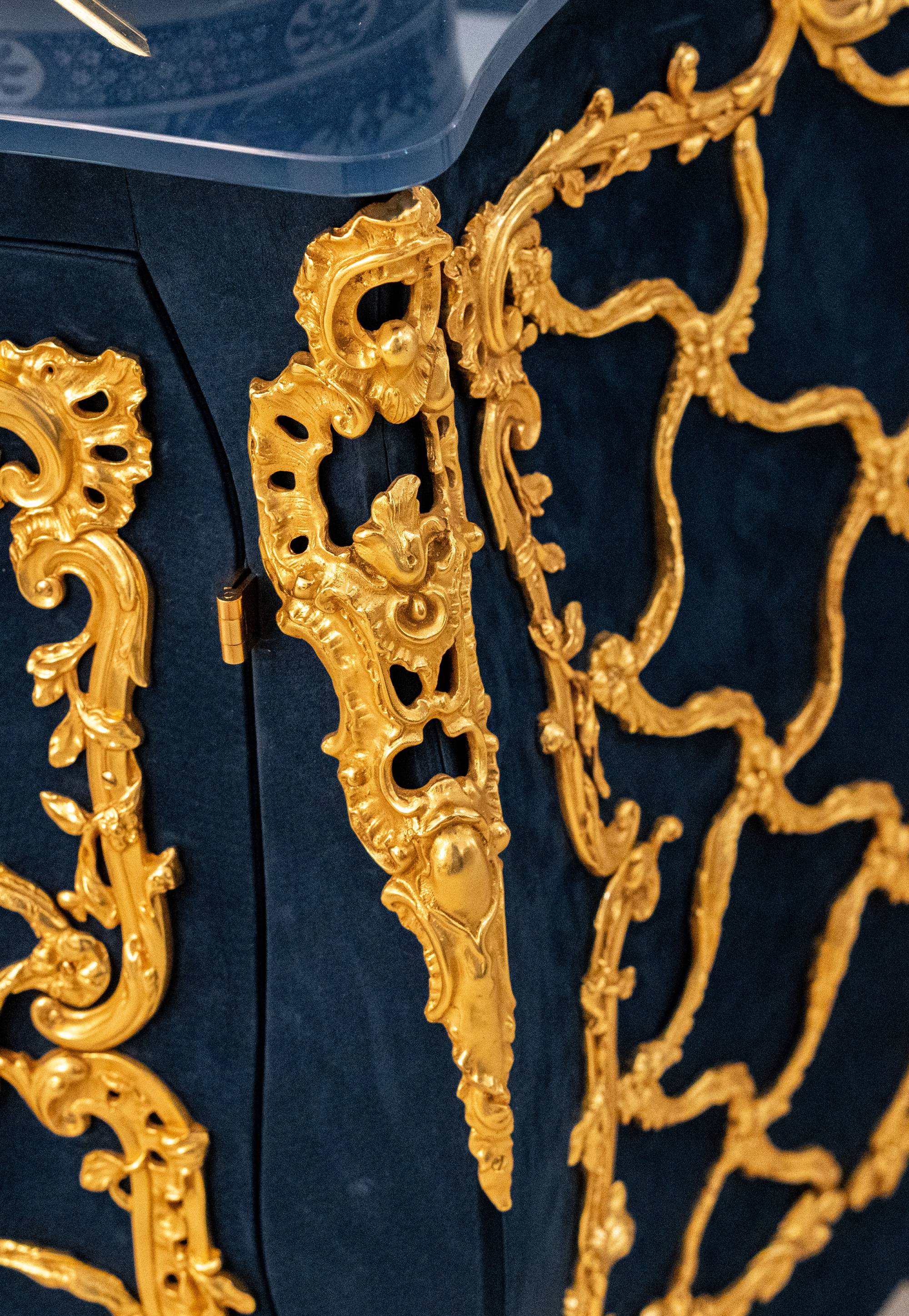 ART. 2283 – The elegance of luxury classic Sideboards made in Italy by C.G. Capelletti.