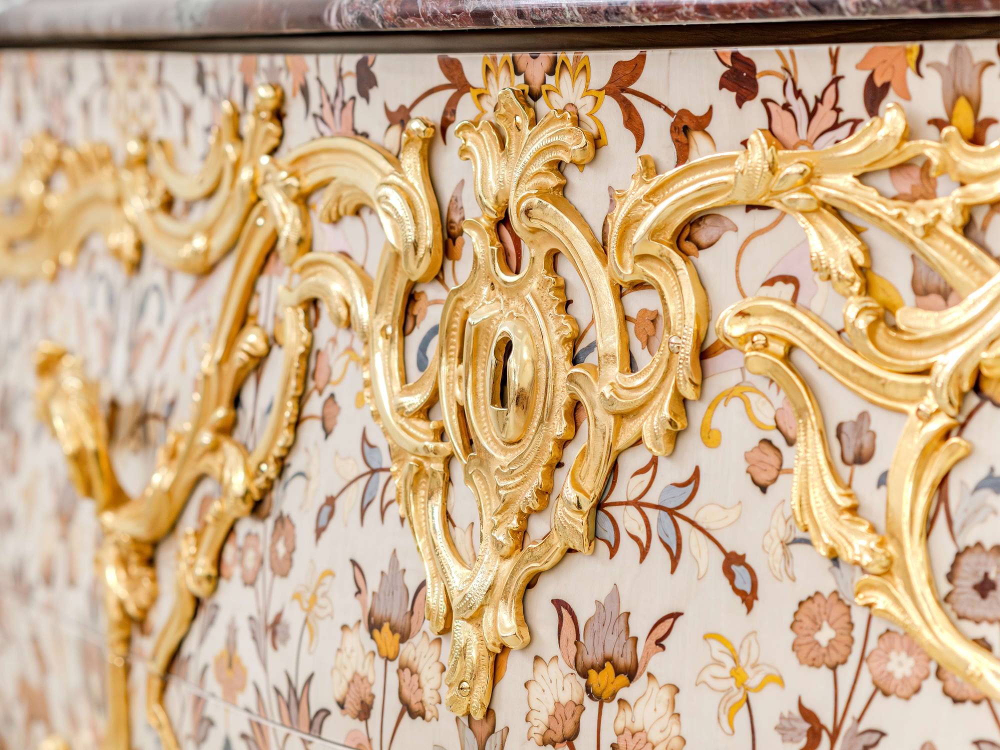 ART. 2313-1 &ndash; C.G. Capelletti Italian Luxury Classic Chest of drawers. Made in Italy classic interior design