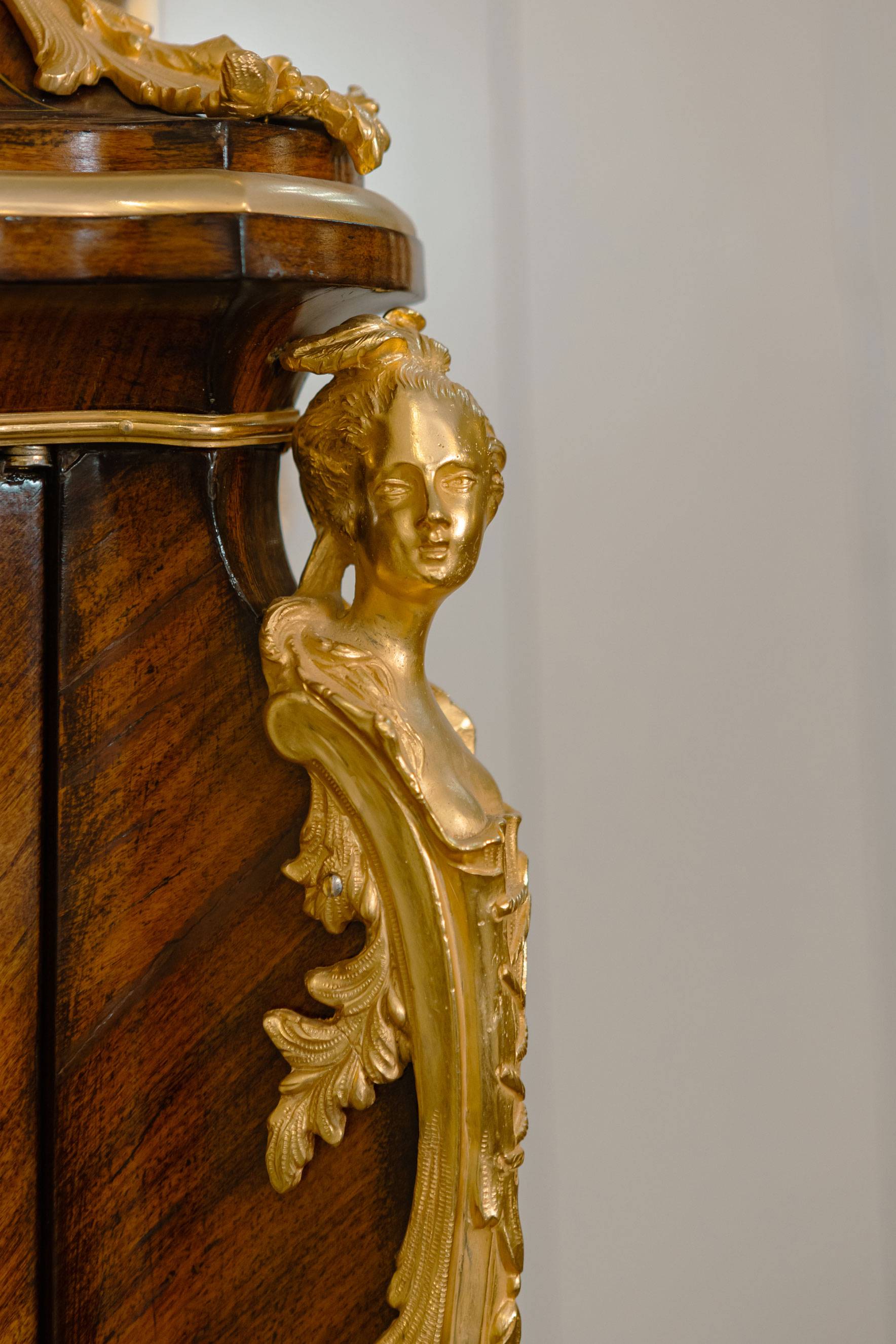 ART. 1094-1 – The elegance of luxury classic Sideboards made in Italy by C.G. Capelletti.