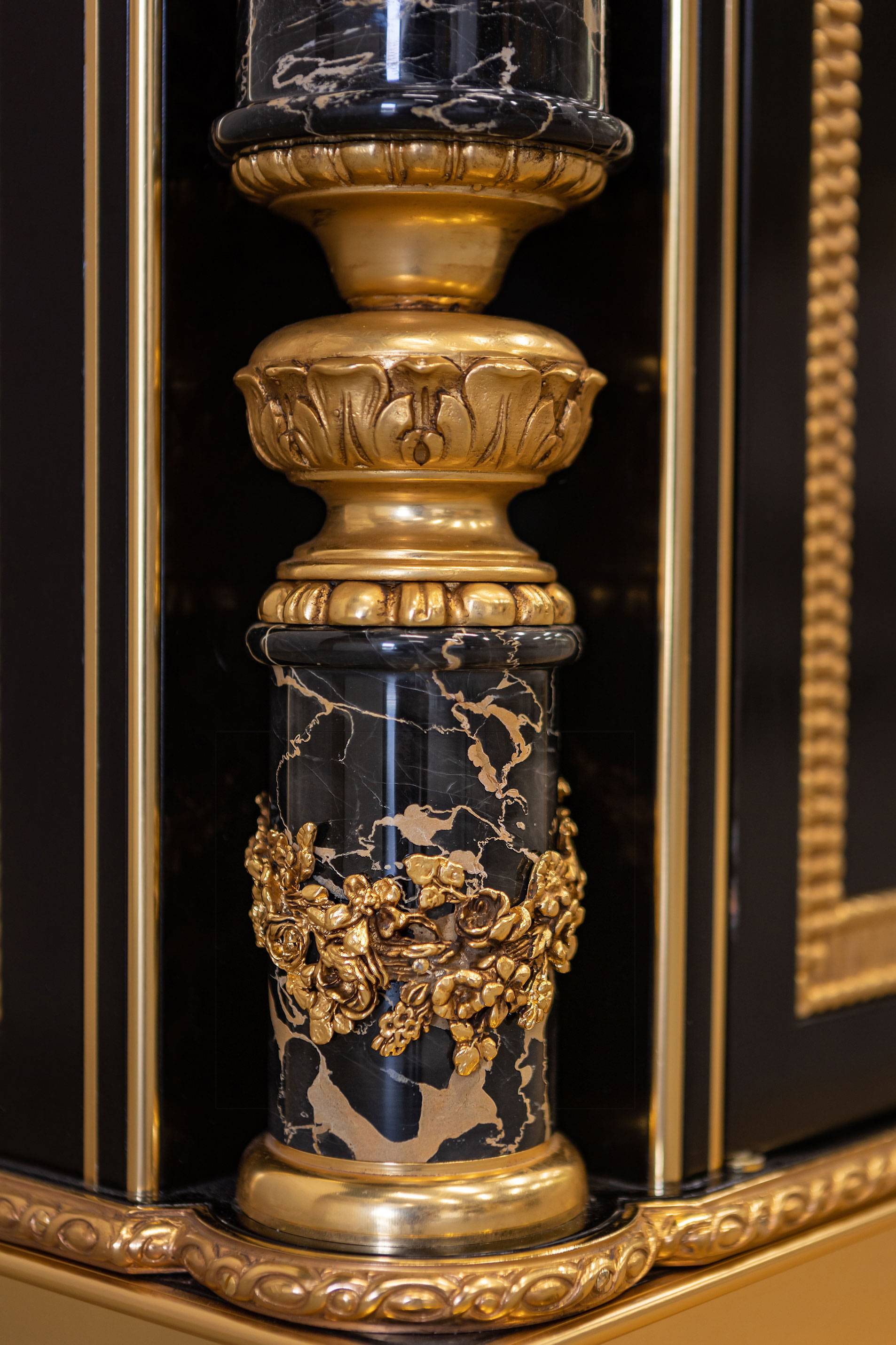 ART. 2207 – The elegance of luxury classic Day storage units made in Italy by C.G. Capelletti.