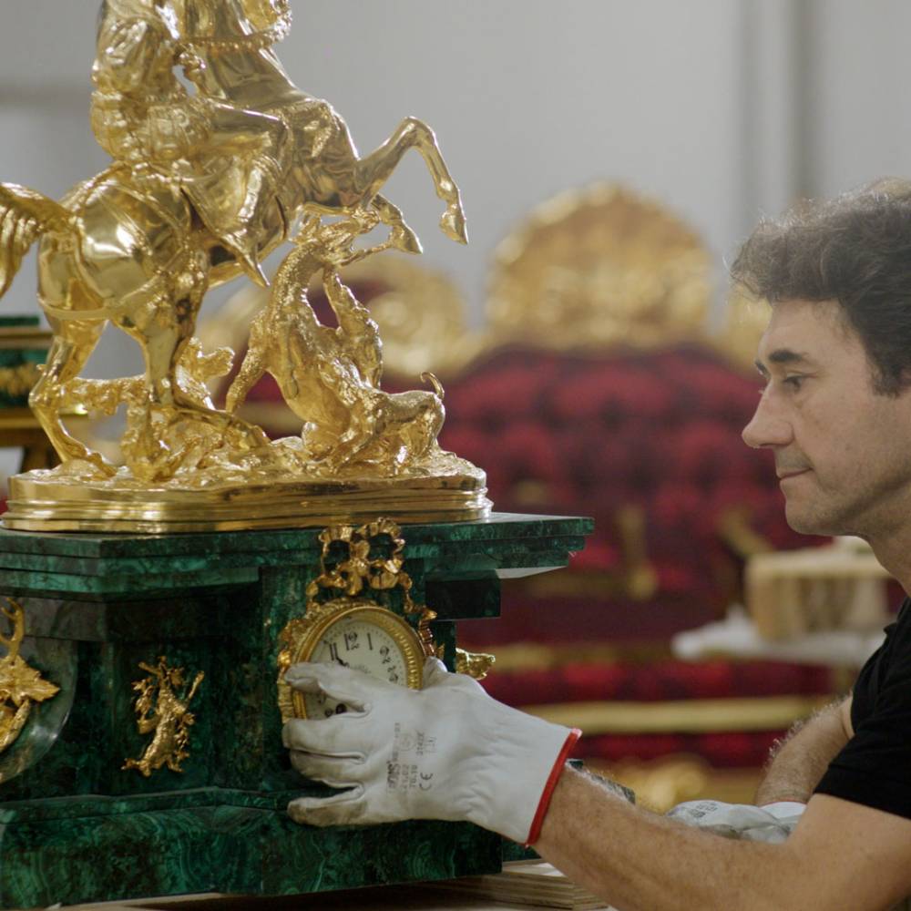 cg-capelletti-Italian-luxury-furniture-craftman2